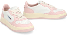 Load image into Gallery viewer, Medalist leather sneakers
