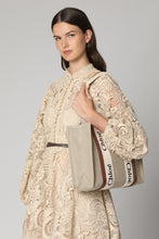Load image into Gallery viewer, Woody linen tote bag

