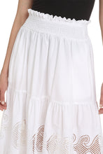 Load image into Gallery viewer, Cotton skirt with embroideries
