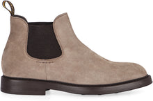 Load image into Gallery viewer, Chelsea boots in suede
