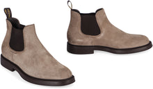 Load image into Gallery viewer, Chelsea boots in suede
