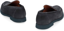 Load image into Gallery viewer, Suede loafers
