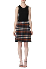 Load image into Gallery viewer, Wool mini skirt
