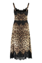 Load image into Gallery viewer, Printed satin dress
