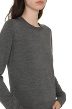 Load image into Gallery viewer, Fine-knit sweater
