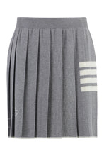 Load image into Gallery viewer, Pleated mini skirt
