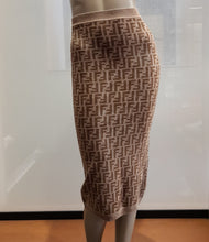 Load image into Gallery viewer, Velvet pencil skirt
