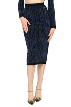 Load image into Gallery viewer, Velvet pencil skirt
