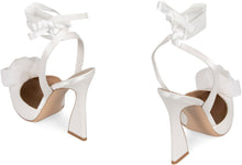 Load image into Gallery viewer, Satin slingback pumps

