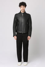 Load image into Gallery viewer, Straight leg jeans
