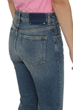 Load image into Gallery viewer, Embroidered patch cropped jeans
