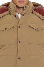 Load image into Gallery viewer, Fornas short down jacket
