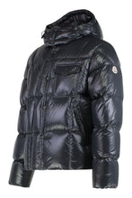 Load image into Gallery viewer, Short parka with hood Serfanto
