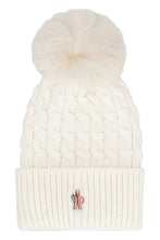 Load image into Gallery viewer, Wool hat with pom pom
