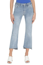 Load image into Gallery viewer, Le Crop Mini Boot  jeans
