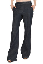Load image into Gallery viewer, Bootcut jeans
