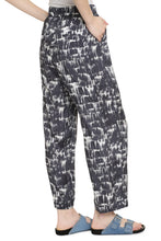 Load image into Gallery viewer, Printed satin trousers
