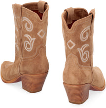 Load image into Gallery viewer, Perla western-style boots
