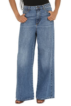 Load image into Gallery viewer, Wide-leg jeans

