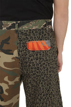 Load image into Gallery viewer, Cotton cargo bermuda shorts

