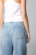 Load image into Gallery viewer, Wide-leg jeans
