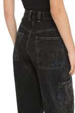 Load image into Gallery viewer, Straight leg jeans
