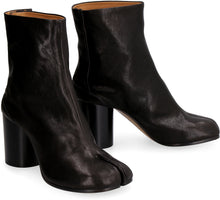 Load image into Gallery viewer, Tabi leather ankle boots
