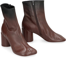 Load image into Gallery viewer, Boots in leather
