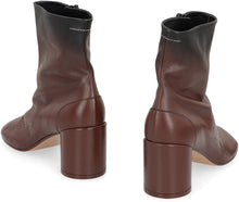 Load image into Gallery viewer, Boots in leather
