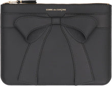 Load image into Gallery viewer, Logo detail flat leather pouch
