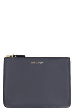 Load image into Gallery viewer, Logo detail flat leather pouch
