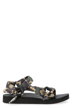 Load image into Gallery viewer, Trekky Print sandals
