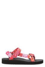 Load image into Gallery viewer, Trekky Quilt sandals
