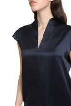 Load image into Gallery viewer, Silk blouse
