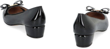 Load image into Gallery viewer, Vara bow patent leather pumps
