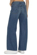 Load image into Gallery viewer, The Ditcher Roller Sneak jeans
