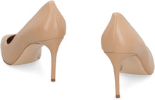 Load image into Gallery viewer, Minorca leather pumps
