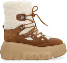 Load image into Gallery viewer, Suede ankle boots
