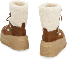 Load image into Gallery viewer, Suede ankle boots

