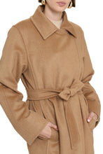 Load image into Gallery viewer, Manuela camelwool coat
