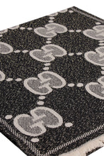 Load image into Gallery viewer, Two-tone fringed scarf
