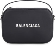 Load image into Gallery viewer, Everyday leather camera bag
