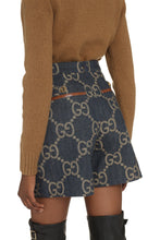 Load image into Gallery viewer, High-rise cut-off denim shorts

