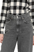 Load image into Gallery viewer, Balloon tapered fit jeans
