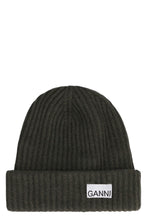 Load image into Gallery viewer, Ribbed knit beanie
