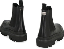 Load image into Gallery viewer, Leather Chelsea boots

