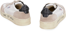 Load image into Gallery viewer, Medalist low-top sneakers
