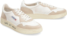 Load image into Gallery viewer, Medalist low-top sneakers
