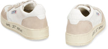 Load image into Gallery viewer, Medalist low-top sneakers
