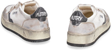 Load image into Gallery viewer, Medalist low-top sneakers

